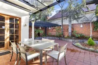 Grosvenor Court Apartments Hotels in Санди Бэй