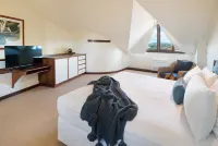 Beach Hotel Resort Hotels in Byron Bay