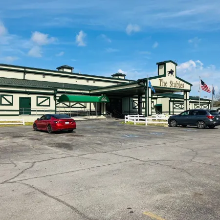 Route 66 Inn & Suites