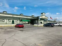 Route 66 Inn & Suites - parking