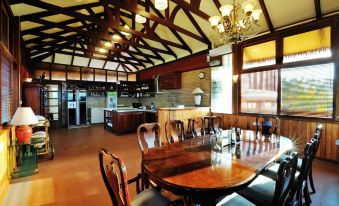 Crest Villa Mansion - Housity