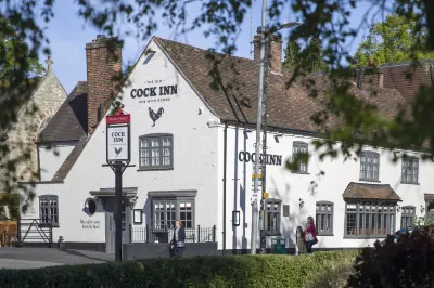 The Old Cock Inn Hotel a Luton Airport Area