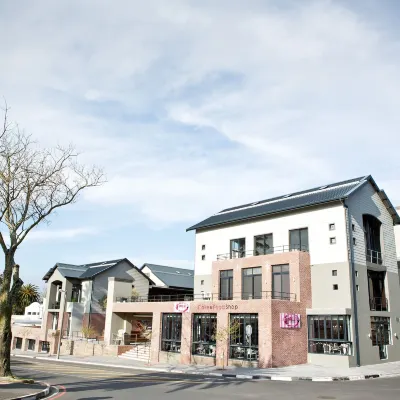 Heritage Square Apartments Hotels near Willowbridge Shopping Centre