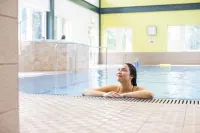 Kents Hill Park Training & Conference Centre - С бассейном