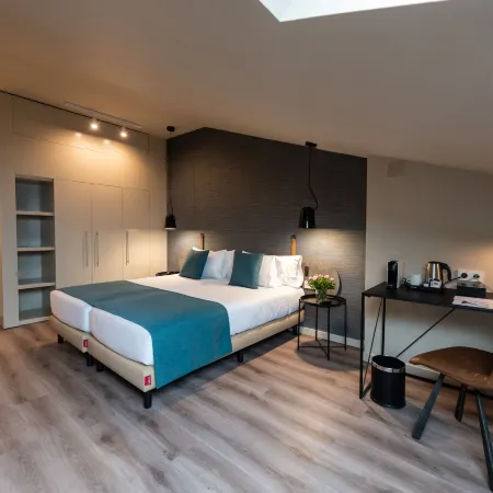 Atenea Rekord Suites Отели рядом с достопримечательностью «Железнодорожный вокзал Ла-Бонанова»