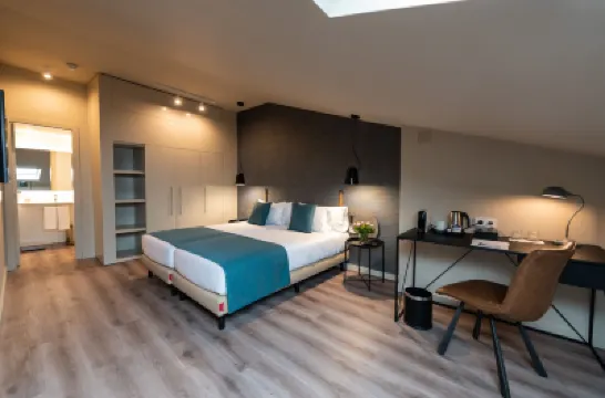 Atenea Rekord Suites Hotels near FGC - Muntaner