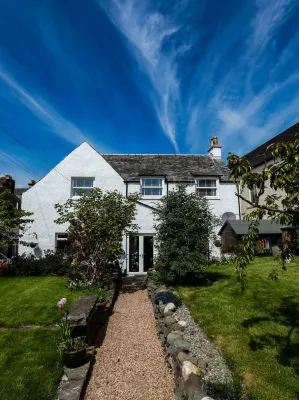 Honeybrook Hotels near The Glenturret Distillery