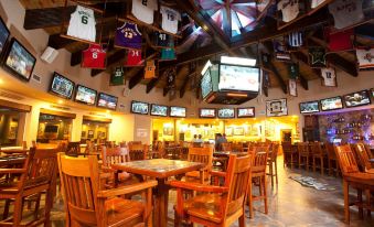 Clarion Suites Roatan at Pineapple Villas