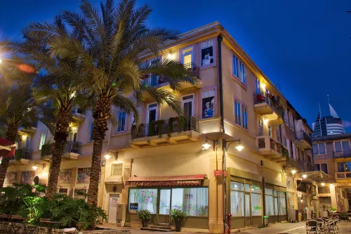 1926 Designed ApartHotel Hotel di Haifa