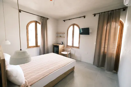 Nephos Hotel Отели рядом с достопримечательностью «Храм Аполлона»