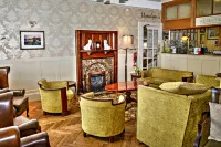 Lion Hotel & Studio Apartments Các khách sạn ở Criccieth