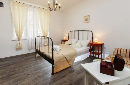 Prior Suites Split