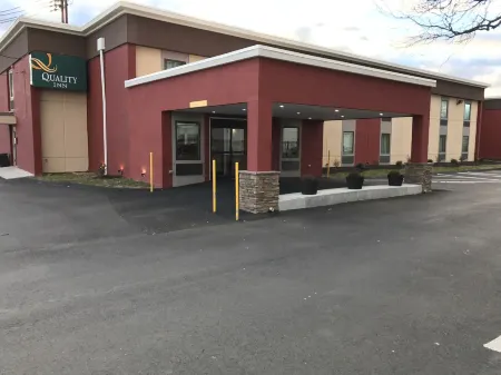 Quality Inn Near Pimlico Racetrack Отели рядом с достопримечательностью «Patapsco Valley State Park - Pickall Area (Reservations Only Entrance)»