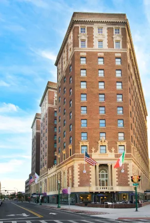 Marriott Syracuse Downtown Отели в г. Сиракьюс