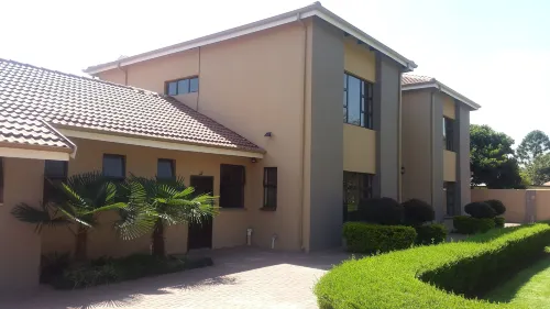 Ikaze Guest House - parking