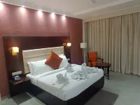 J P HOTEL AND WEDDING SQUARE Hotele w: Pilibhit