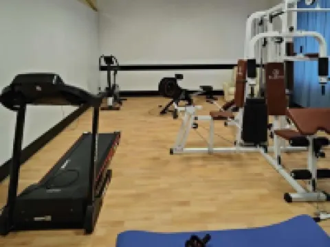 Hôtel Terminus - Pizzeria Pizz'a Gogo - Salle de Sport - Face à la Gare Hotels in Jura