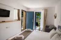 Ilianthos Apartments & Rooms