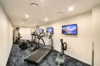 Ramada by Wyndham Queenstown Central - Gym
