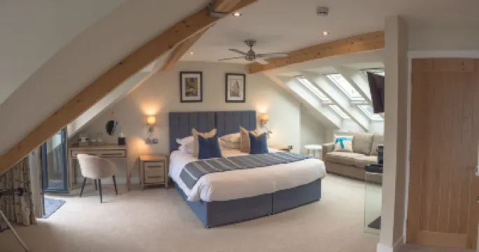 Waterfront House Hotels in 