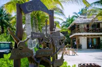 Casa Iguana Holbox - Beachfront Hotel