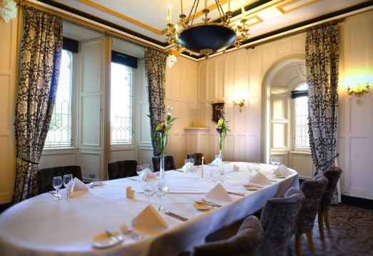 클론타프 캐슬 호텔의 웅장한 외관 이미지