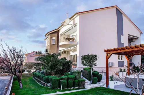 Apartment and Rooms Ana