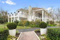 The Plantation House Boutique Inn Hotels near Garden Center at The Home Depot
