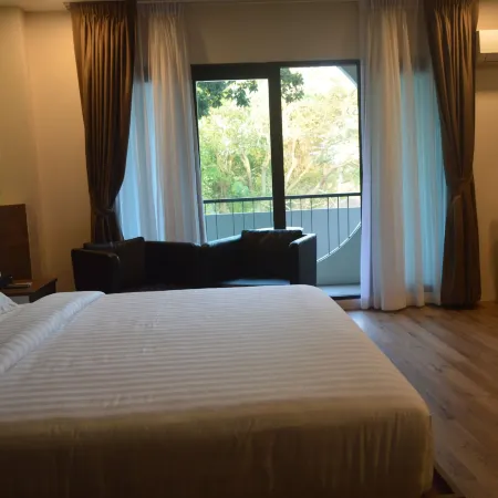 Airport Avenue Hotel