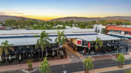 Diplomat Hotel Alice Springs Отели в г. Брейтлинг