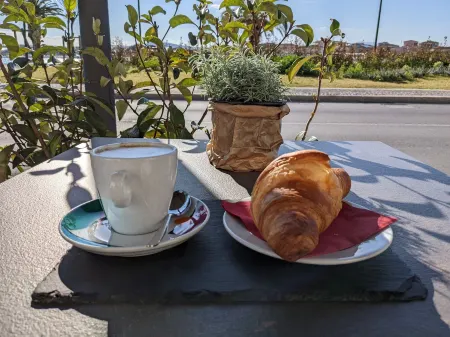 La Promenade Rooms & Suites