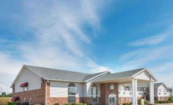 Super 8 by Wyndham Jerseyville