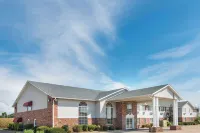 Super 8 by Wyndham Jerseyville Hotels near Aerie's Alpine Coaster