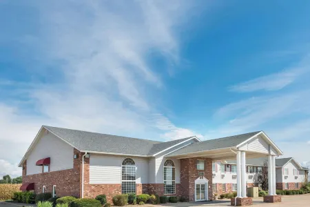 Super 8 by Wyndham Jerseyville Отели в г. Джерси