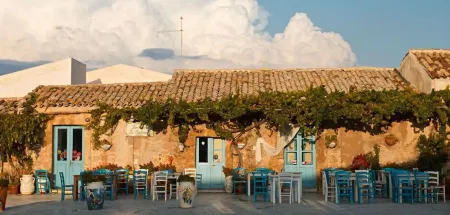 La Terra dei Mari Room & Relax Отели в г. Пакино