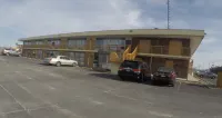 Days Inn by Wyndham Salem, Illinois - parking