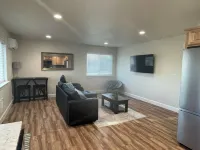 Charming 1-bedroom, new apartment above garage, in Kimberly Hotels in Kimberly