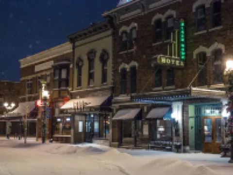 The Black Hawk Hotel Hoteles en Cedar Falls