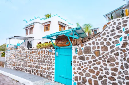 Maidith Galapagos Inn Отели рядом с достопримечательностью «Исследовательская станция Чарльза Дарвина»