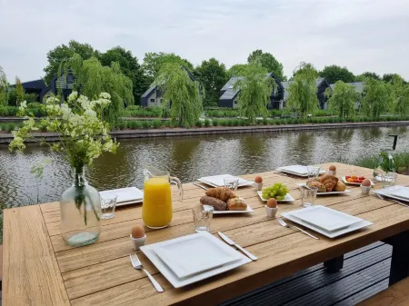 Luxurious Detached Water Villa with Jetty Отели в г. Balk