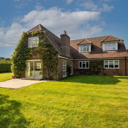 Secluded Rural Retreat Close to Beach - Sleeps 12