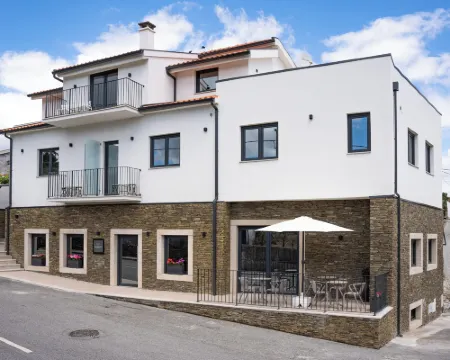 Casa Dona Edite Guesthouse Douro Hotels in Alijo