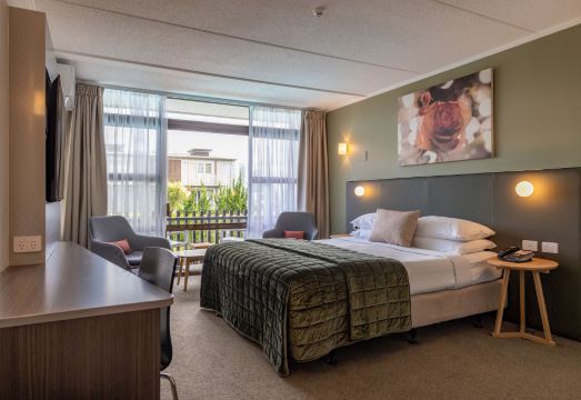 오클랜드 로즈 파크 호텔 야외 수영장 또는 정원