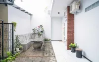 RedDoorz Syariah at Mitra Guest House