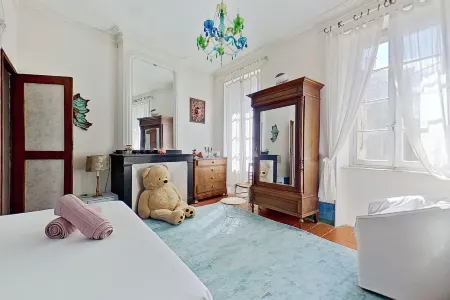 Les 2 Drôles d'Oiseaux Отели в г. Сен-Лоран-де-ла-Кабрерис