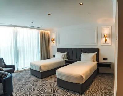 Sky Airport Hotel Hotele w: 