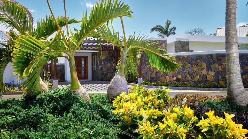 Corail Bleu Private Pool & Garden Villas by Lov