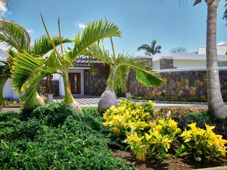 Corail Bleu Private Pool & Garden Villas by Lov