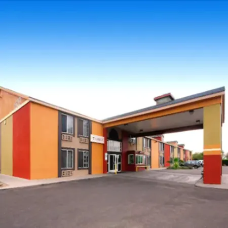A Victory Inn Tolleson Отели рядом с достопримечательностью «Концертная площадка Ak-Chin Pavilion»