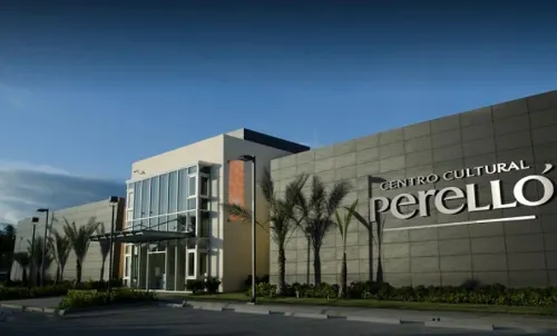 Villa Los Almendros - 2 Private Pools & Tennis & Pickle Ball Hotels in Bani